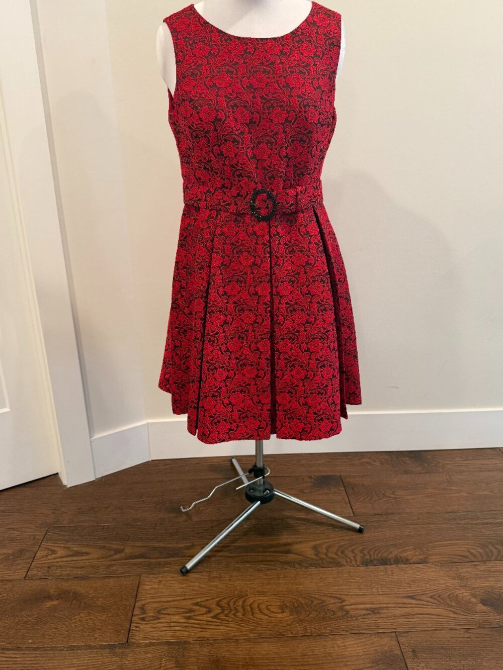 Beautiful fit and flare sleeveless dress with pleated skirt and belt.